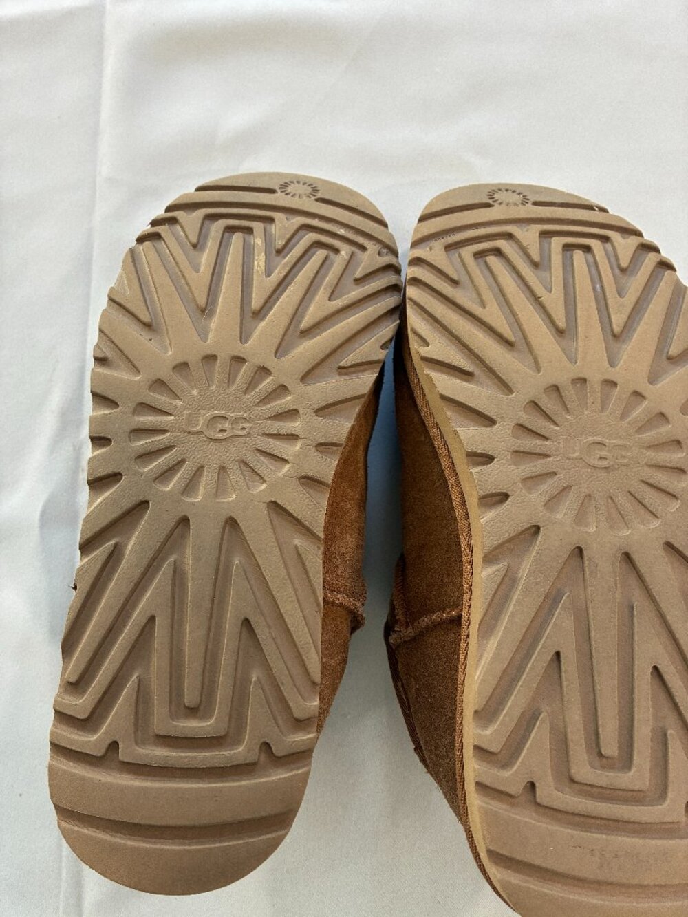 UGG clogg/slipper - Picture 4 of 6